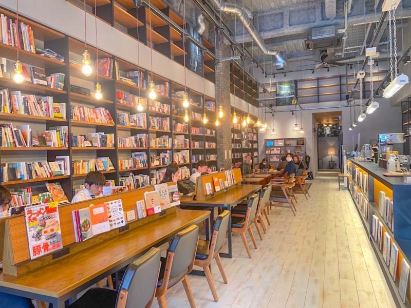 穴場 ブックカフェホテルのおしゃれカフェは口コミ評判 読書もできる図書館みたいな天神大名のランプライトブックスホテル Fukuokab フクビー